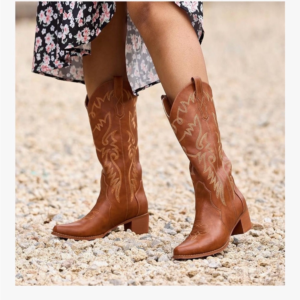 Women’s western cowgirl boots, brown, size 8.5 pointy toe